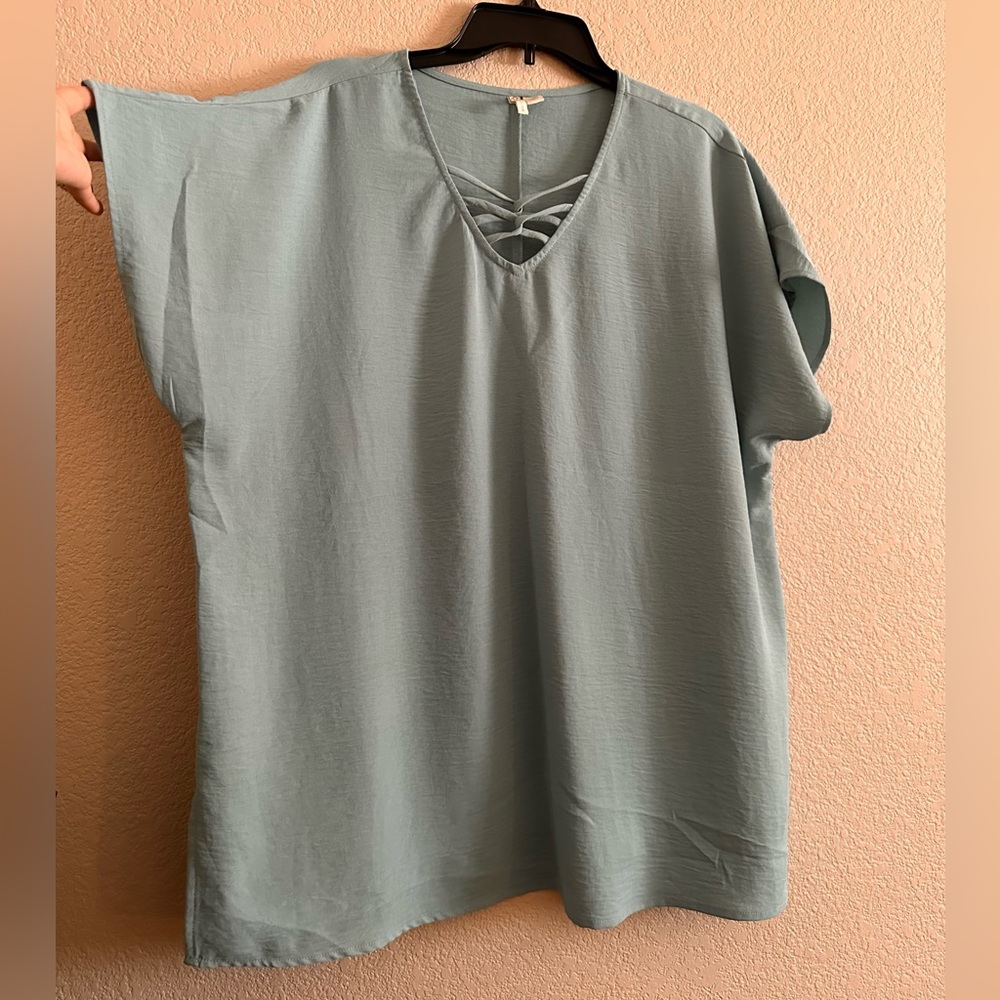 Women's blouse size 2X.